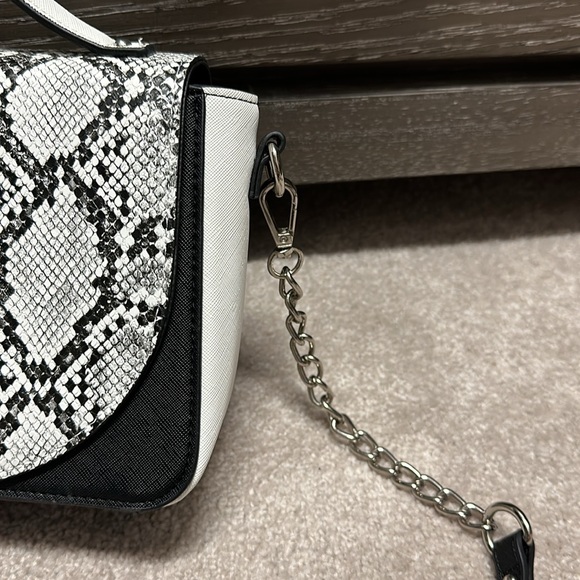 Steve Madden snake print crossover clutch with removable straps - Picture 2 of 5